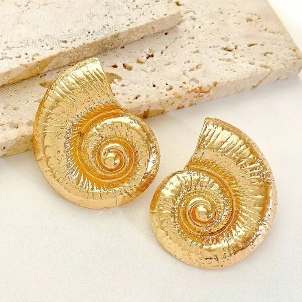 Gold Shell Earrings A1287